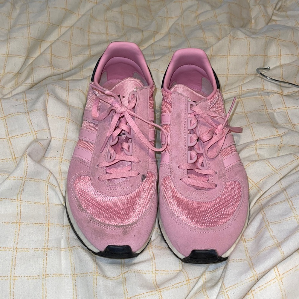Adidas sneakers lightly worn
